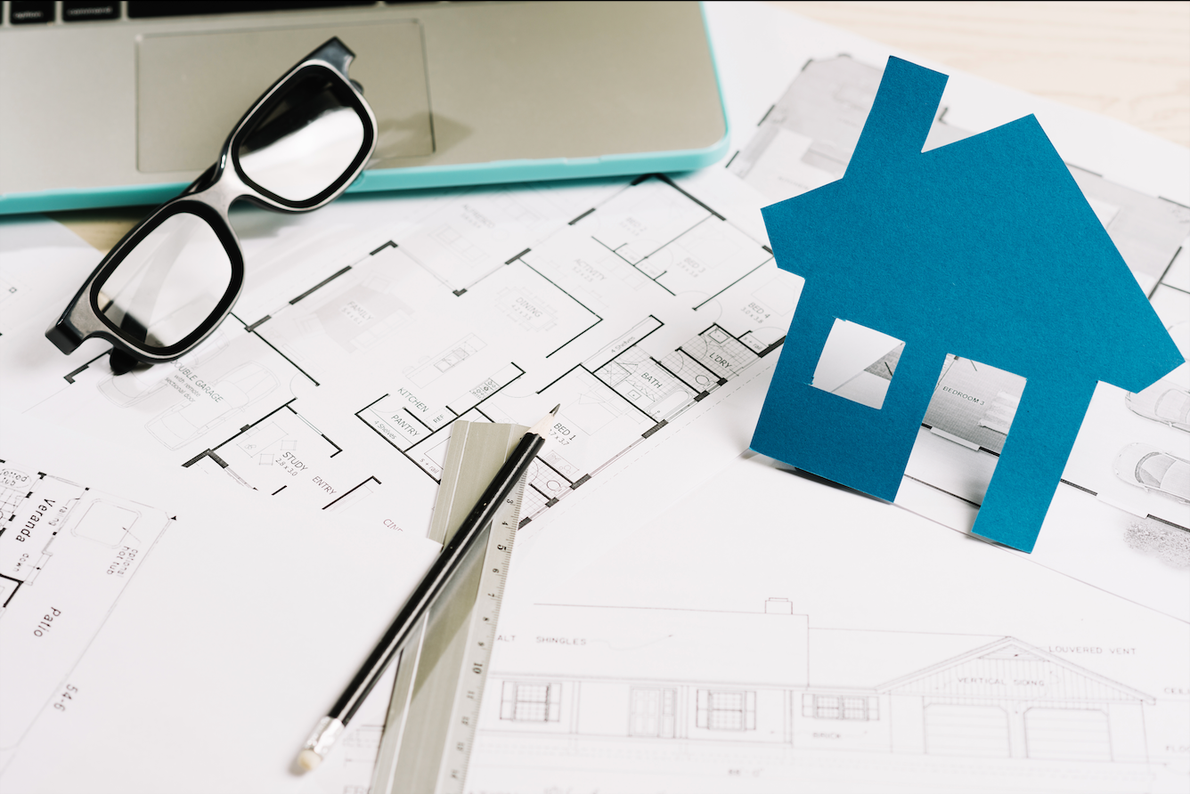 
	

	什麼時候需要進行驗樓？

	在睇樓期間，您的經紀將在每個地點與您在一起，提供見解並回答您可能遇到的任何問題。利用這個機會仔細檢查單位，尋找任何損壞或維護問題。

	
		簽署購買協議前
		在簽署任何初步協議之前務必進行驗樓。這可以幫助您了解房產的狀況，允許根據調查結果進行談判，甚至讓您有機會重新考慮購買。
	
		購買二手單位時
		較舊的單位可能有隱藏的結構問題或維護需求。檢查可以發現必要的維修，從而避免您將來遇到麻煩。
	
		強制檢查
		在某些情況下，法律要求進行檢查，特別是對於較舊或多層的建築物。這些對於公共安全和合規性至關重要。
	
		賣家售前檢查
		賣家經常在列出其單位之前進行檢查。這種透明度可以增強買家信心並簡化銷售流程。


	*請記住，建築物的外部通常由物業管理公司管理。您的重點應該是單位的內部狀況。您的律師將處理與所有權和任何產權負擔相關的檢查。

	一手樓驗樓

	當收樓後，業主應進行基本檢查，然後聘請專業驗屋師進行全面檢查。驗樓師檢查新單位。驗樓結束後，業主將驗樓報告提交給開發商安排整改。開發