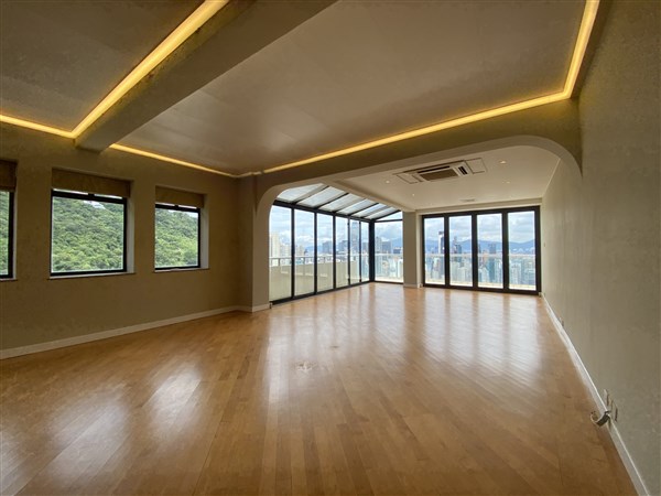 東山臺10號, 東半山